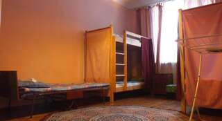 Гостиница Хостел Адмирал Иркутск Кровать в общем номере для мужчин и женщин с 8 кроватями-3