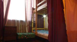 Гостиница Хостел Адмирал Иркутск Кровать в общем номере для мужчин и женщин с 8 кроватями-2